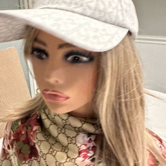 MK SIGNATURE LOGO BASEBALL CAP NWT - Picture 4 of 8